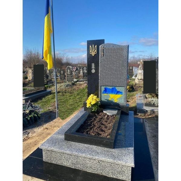 Пам'ятники з лабрадориту Коростишів.